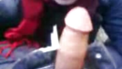 一个热的小黑发亚洲人被压在墙上,性交