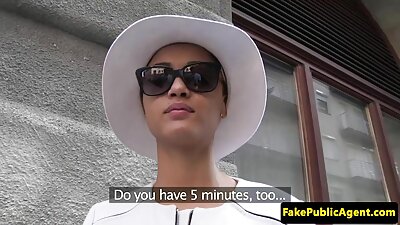 男人和同意面部护理的小鸡之间的性爱色情视频
