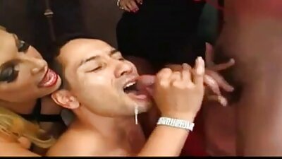 瘦小可爱是性爱女神在床上操她的男人