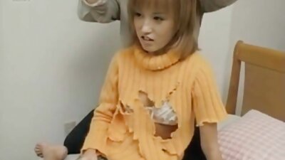 一个黑人在卧室里他妈的是一个热的黑发真的很难