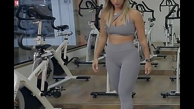 夜总会业余荡妇色情吞下脱衣舞娘