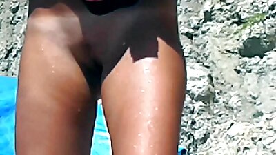大奶黑人女孩在上面和磨他的白公鸡